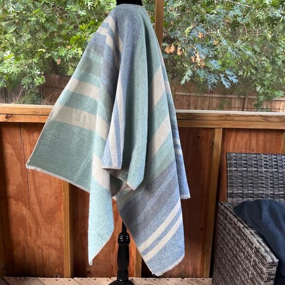 World Market Soft Knit Oversized Poncho Wrap Boho Blue And White OS. NEW - Picture 2 of 9